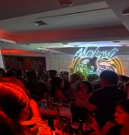 Ambiente y mesas en Makali Acoxpa